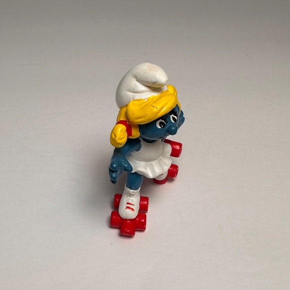 Vintage Schleich Roller Skating Smurfette Figurine | 1980s Smurfs Collectible - Picture 3 of 8
